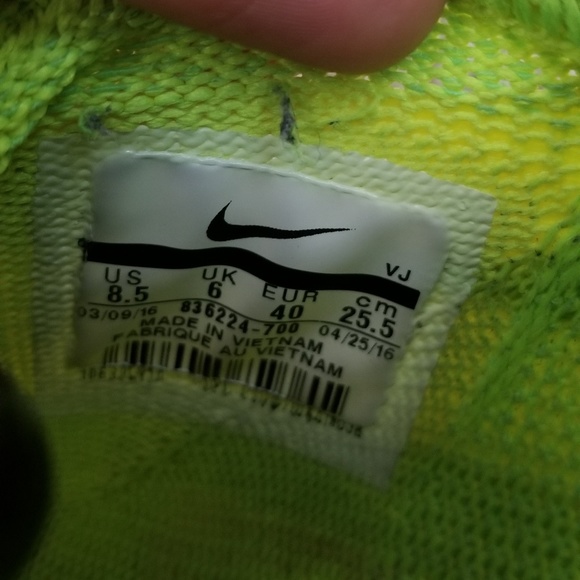 Nike Beta RN Running Shoe Knit Socklike Upper Volt - Picture 6 of 8